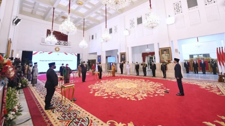 Presiden Jokowi Anugerahkan Tanda Kehormatan bagi 127 Tokoh
