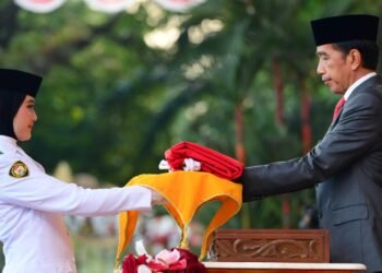 Presiden Jokowi Pimpin Upacara Penurunan Bendera Negara Sang Merah Putih
