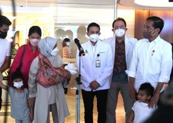 Presiden Jokowi dan Ibu Iriana Jemput Cucu Kelima