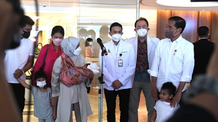 Presiden Jokowi dan Ibu Iriana Jemput Cucu Kelima