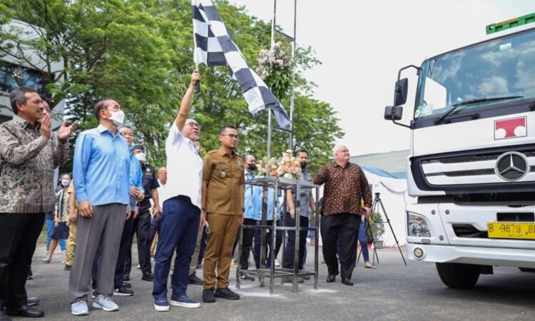 Dampingi Mendag Zulkifli Hasan, Pilar Saga Ichsan Lepas Ekspor 6.700 Pasang Sepatu Buatan Pabrik di Tangsel ke Belanda