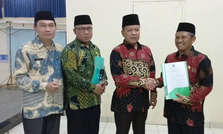 Kepala Kantor Kemenag Tangsel Lantik Pengurus FKKG Periode 2022-2024