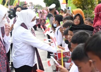 Antusiasme Pelajar Sragen Menyambut Ibu Iriana dan Ibu Wury