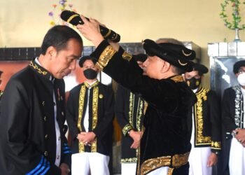 Kunjungi Kesultanan Ternate, Presiden Jokowi Dianugerahi Gelar Adat Kesultanan