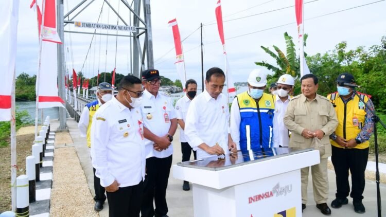 Resmikan Jembatan Gantung Wear Fair, Presiden: Penting untuk Mobilitas Orang dan Barang