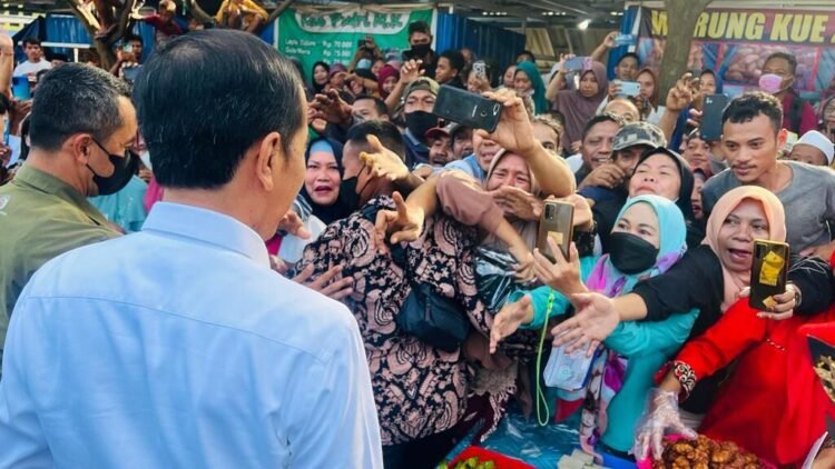 Sukacitanya Para Pedagang Sambut Kedatangan Presiden di Pasar Bahari Berkesan