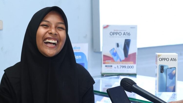 Telepon Genggam Baru Sabrila dari Presiden Jokowi