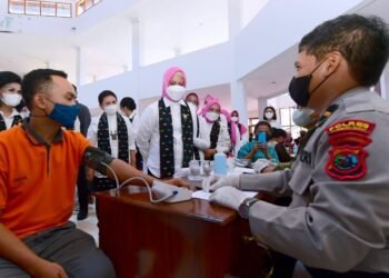 Tinjau Vaksinasi Covid-19, Ibu Iriana Harap Masyarakat Tetap Sehat