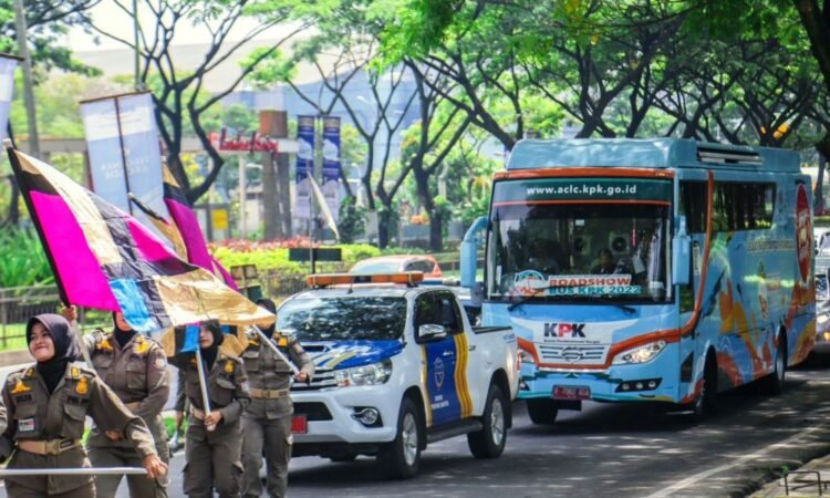 Kedatangan Roadshow Bus KPK di Tangerang Selatan Disambut Meriah oleh Warga