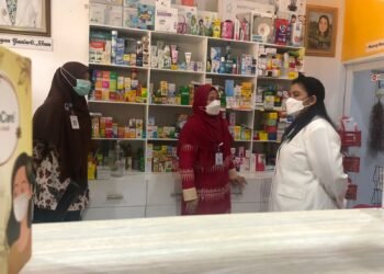 Pastikan Penyetopan Penjualan Obat Sirup, Puskesmas Cipondoh Sidak Apotek dan Klinik