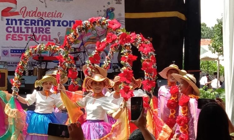 IICF 2022 Labschool Cirendeu Diikuti Ratusan Peserta