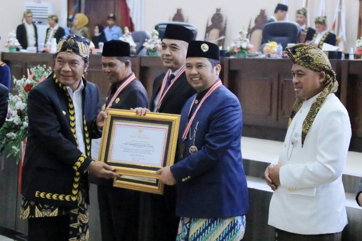 Momen HUT Banten, Walikota Arief Didapuk Penghargaan