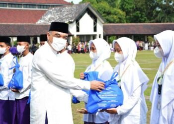 Momen Hari Santri, Bupati Zaki Ngariung Bareng Ribuan Santri