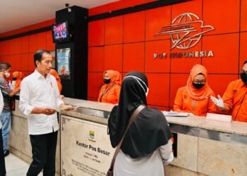 Presiden Jokowi Pastikan Penyaluran BSU dan BLT BBM di Jawa Barat Berjalan Lancar