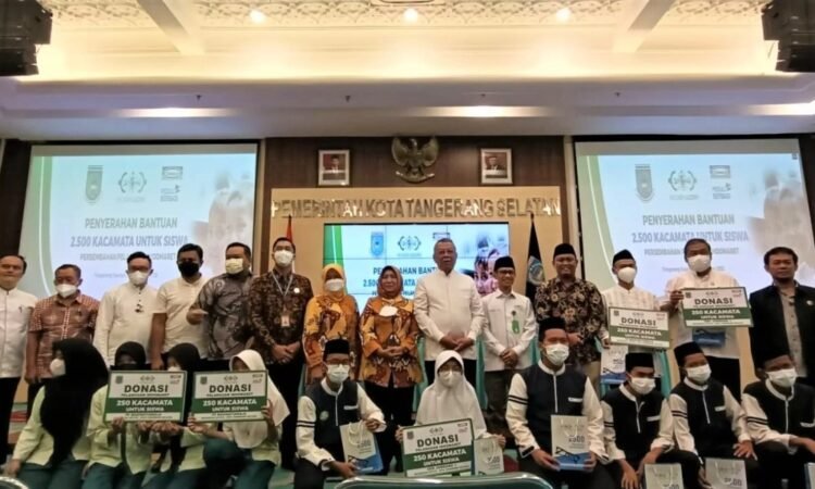 Persembahan Pelanggan Indomaret, LAZISNU PBNU Serahkan Bantuan Kacamata untuk Siswa dan Santri di Tangsel