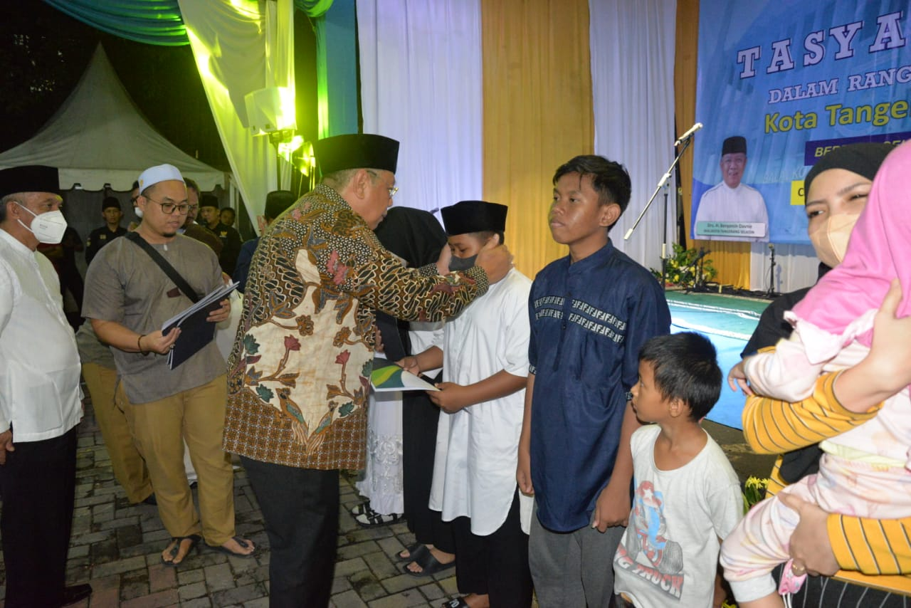 Wali Kota Benyamin Davnie