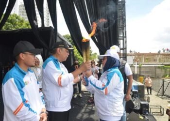 Kirab Obor Porprov VI Banten, Benyamin Davnie Ajak Warga Dukung Kontingen Tangsel