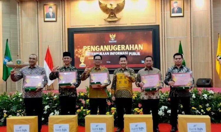 Pemkot Tangsel Raih Predikat Badan Publik Informatif 2022