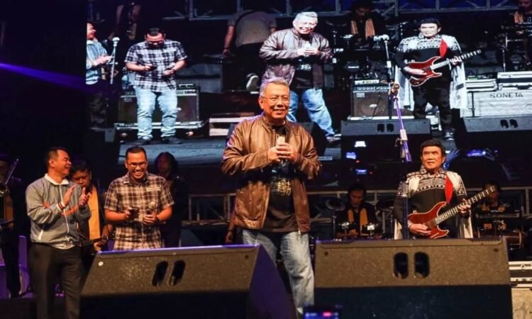 Bersama Rhoma Irama, Wali Kota Benyamin Davnie Sukses Hibur Ribuan Penonton di Pesta Rakyat Tangsel
