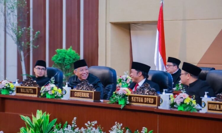 Rapat Paripurna DPRD Dalam Rangka Hari Jadi ke-14 Tangsel, Benyamin Davnie Sampaikan Capaian Pemkot