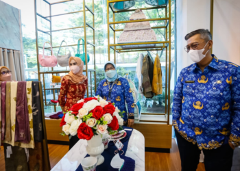 Sekda Tangsel Bambang Noertjahjo Resmikan Ladies Mart dan Galeri