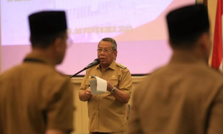 Lakukan Penyegaran, Benyamin Davnie Rotasi dan Mutasi Puluhan Pejabat