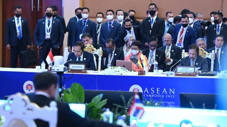 Hadiri KTT ASEAN – Jepang, Presiden Jokowi Dorong Pengembangan Ekosistem Kendaraan Listrik di ASEAN