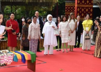 Ibu Iriana Ajak Para Pendamping Pemimpin G20 Melihat Kearifan Lokal Indonesia