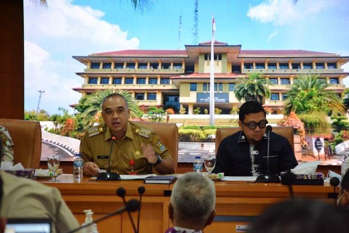 Komisi II DPR Sambangi Temui Bupati Zaki, Bahas Apa?