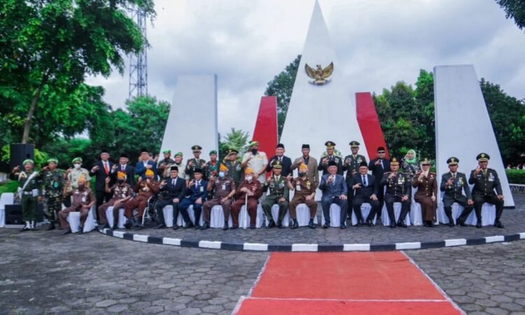 Peringati Hari Pahlawan, Pemkot Tangsel Gelar Upacara dan Tabur Bunga di TMP Seribu