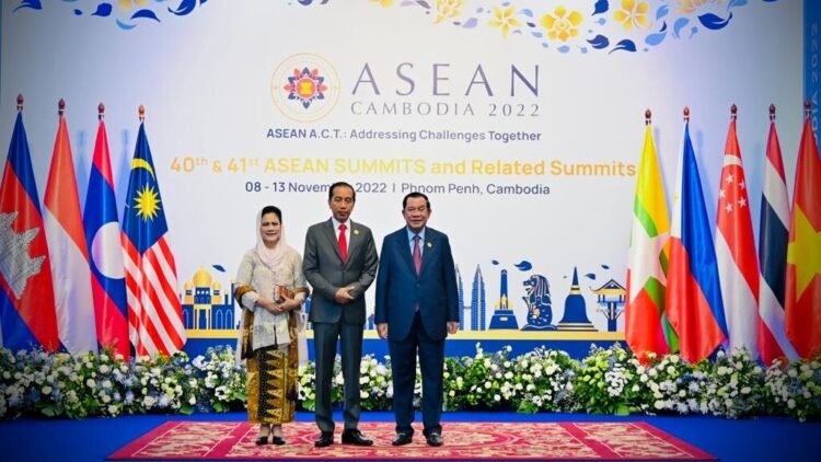 Presiden Jokowi dan Ibu Iriana Hadiri Upacara Pembukaan KTT ASEAN Kamboja