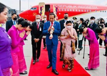 Presiden Jokowi dan Ibu Iriana Tiba di Bangkok