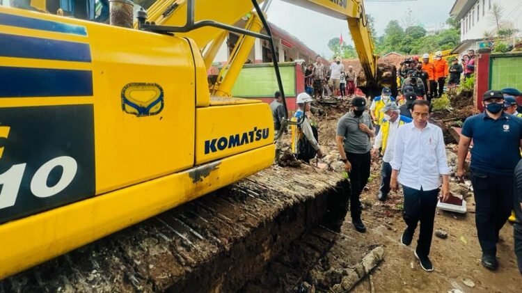 Presiden Pastikan Alat Berat Siap Dimobilisasi untuk Evakuasi Korban Gempa