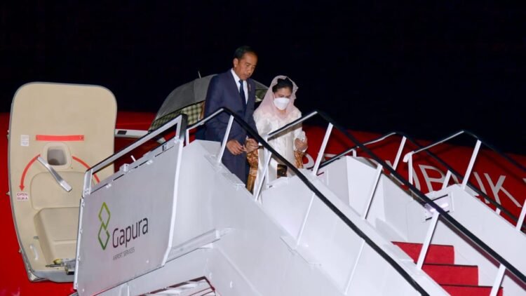 Presiden dan Ibu Iriana Tiba di Solo