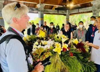 Saat Presiden Jokowi Ajak Wartawan Berteduh di Tempat VVIP Tahura