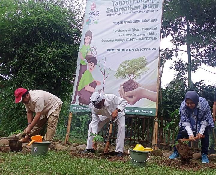 Sukseskan G20 di Lingkungan Hidup, YAPELH Dan Mabes Polri Tanam Ribuan Pohon di Bantaran Sungai Cisadane