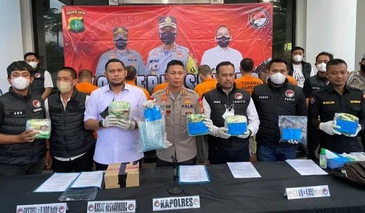 Tangkap Tujuh Pengedar, Polres Tangsel Sita Ekstasi dan Sabu Senilai Rp10 Miliar