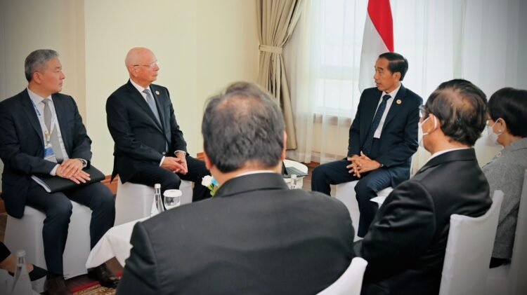 Terima Executive Chairman WEF, Presiden Diskusi soal Kondisi Ekonomi Global