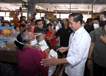 Usai G20, Presiden Jokowi Blusukan ke Pasar Badung