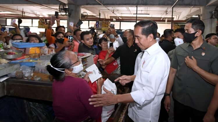 Usai G20, Presiden Jokowi Blusukan ke Pasar Badung