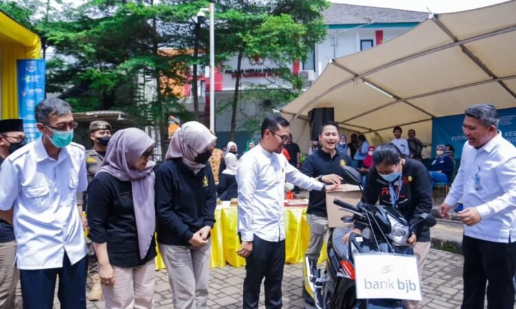 HKN ke-58, Pilar Saga Ichsan Berikan Berikan Apresiasi dan Penghargaan Kepada Kader Kesehatan di Tangsel