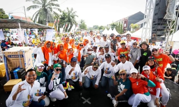Pilar Saga Ichsan Hadiri Acara Fun Walk di Villa Dago Pamulang