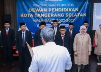 Wali Kota Benyamin Davnie Kukuhkan Dewan Pendidikan Kota Tangsel Periode 2022-2027
