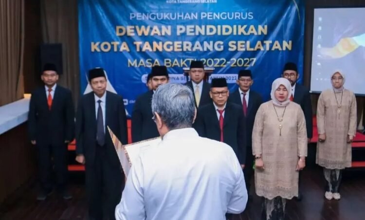 Wali Kota Benyamin Davnie Kukuhkan Dewan Pendidikan Kota Tangsel Periode 2022-2027