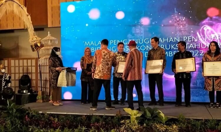 Hari Bakti PU ke-77, Dinas SDABMBK Tangsel Raih Penghargaan dari Kementerian PUPR