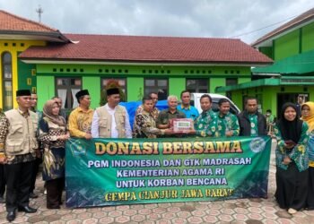Guru Madrasah Terdampak Gempa Cianjur Dapat Bantuan dari PGM Indonesia dan GTK Madrasah Kemenag RI