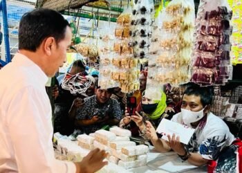Jelang Nataru, Presiden Cek Harga di Pasar Cigombong