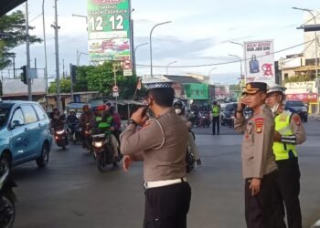 Kapolres Tangsel Sarly Sollu Turun Langsung Gatur Lalin di Perempatan Gaplek