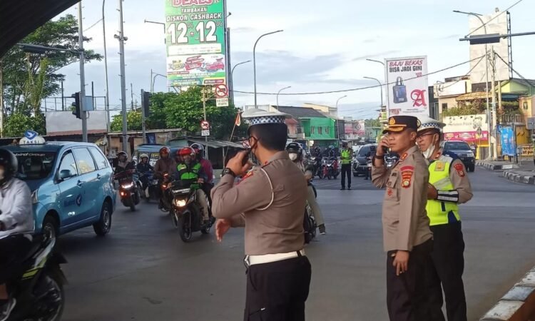 Kapolres Tangsel Sarly Sollu Turun Langsung Gatur Lalin di Perempatan Gaplek