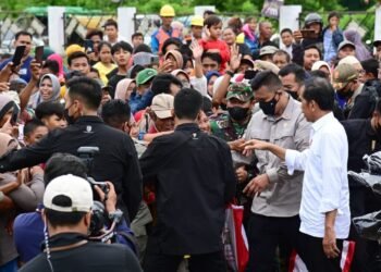 Kunjungi Pasar Utan, Presiden dan Ibu Iriana Disambut Hangat Pedagang dan Warga